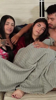Kız Arkadaşımın Baldızımla Yatacak Olmasından Faydalanıyoruz