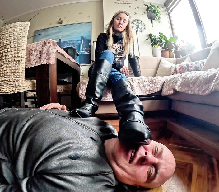 Mistressyammyboots: Die Sohlen Werden Nicht Verdient. Sie Werden Verehrt.