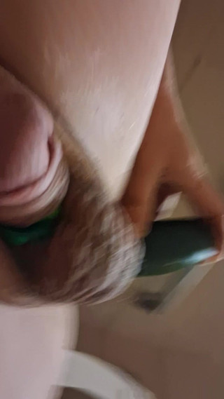 BottomBoyDougie: Ngentot lubangku pakai timun