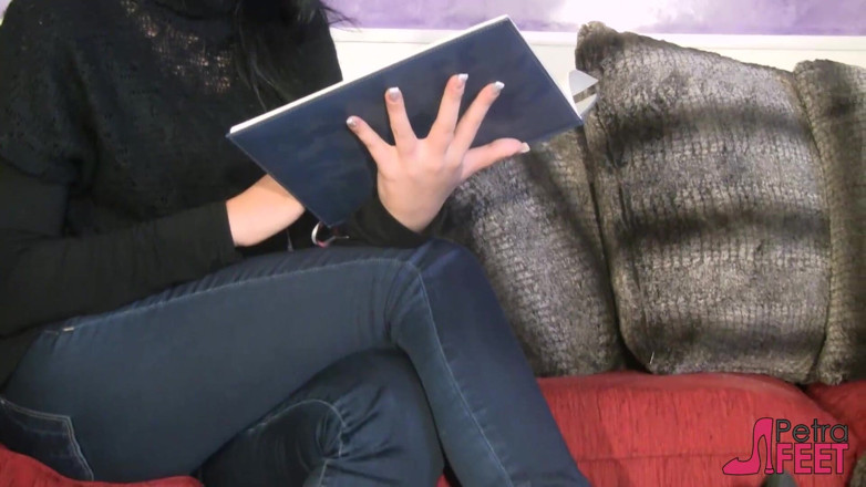 Foot Fetish HD: Petra takes off her ballerines and showing pedicure feet