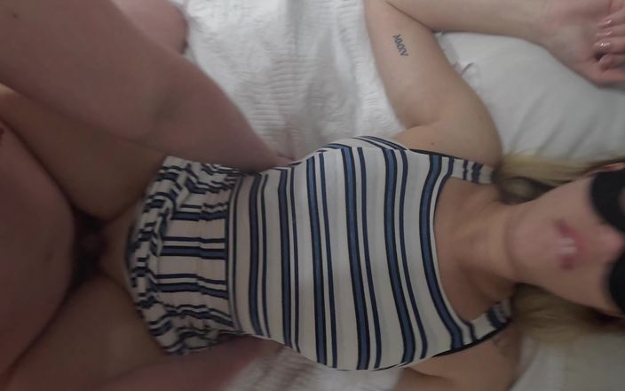 FlirtynDirty: Veronica masquée vole son lait