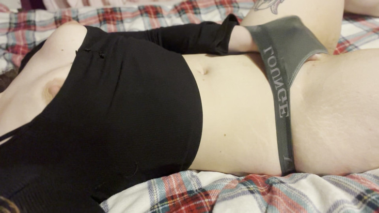 Naughty Vixen: Frotando mi clítoris a través de mis bragas empapadas