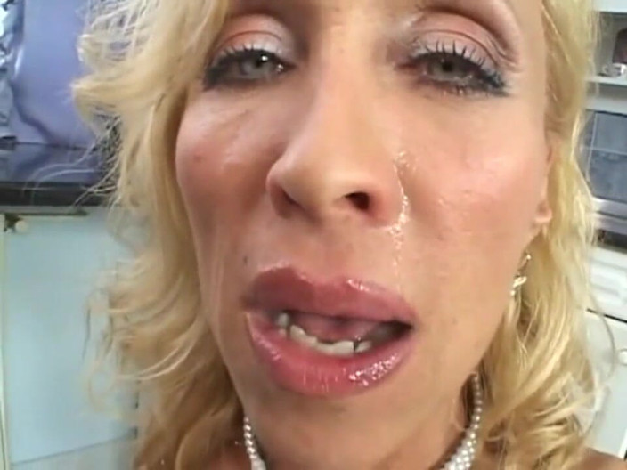 Milf in Love: Teman wanita saya dengan satu buah dada besar milf seksi...
