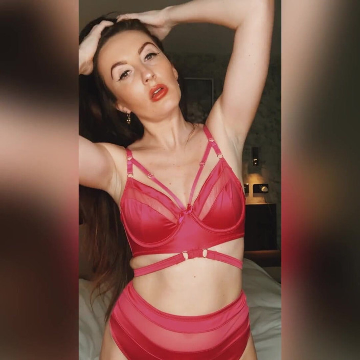 SophiaSmithUK: 厳格なミスソフィアはからかいとJOI
