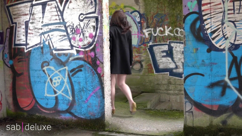 Sabdeluxe: Outdoor blowjob with heels