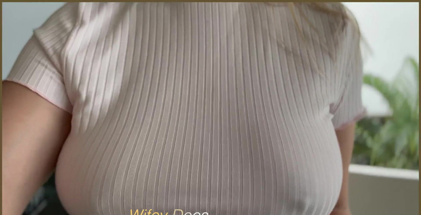 Wifey Does: Стрибання на батуті без бюстгальтера. Я прагнув принести вам високу якість контенту і сподіваюся, що вам сподобається.