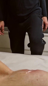 Cornuto pulizia creampie dopo la moglie scopa con l'amante