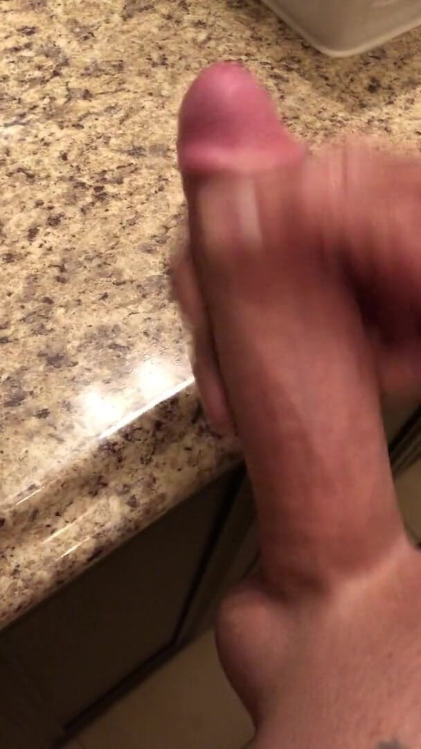 Daddyorgasmik: Jerking off in my bathroom