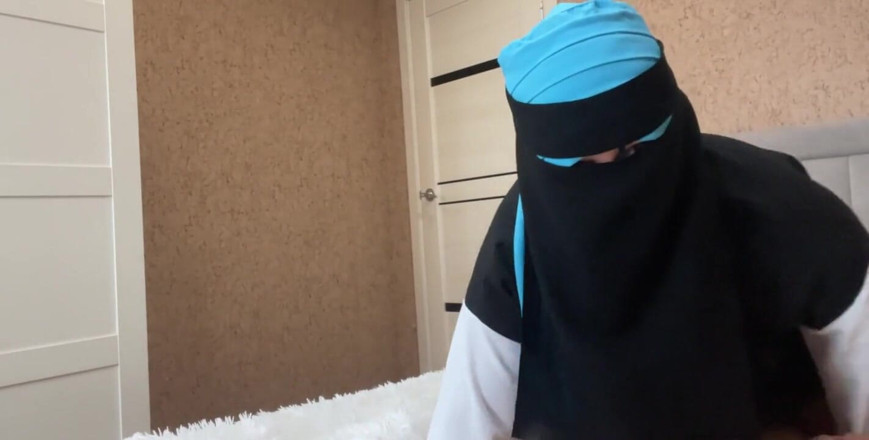 Lux Eva: Tesettürlü Arap kızla Faslı seks