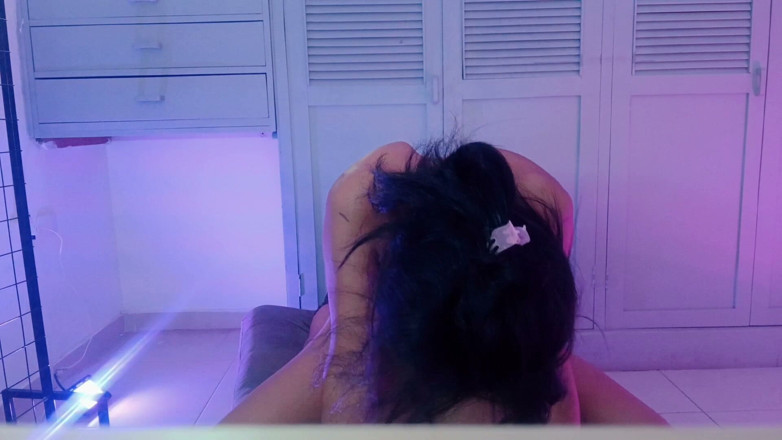 Kylie_morgan_146: Ha scopato una figa bagnata con il dito e io...