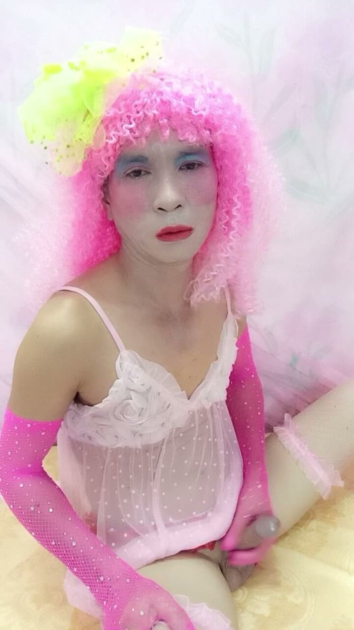 nguyen dang thien tri: Oanh Le Transgender Wearing Sexy Clothes Selfie Cups Tinh