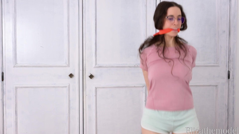 ElizaTheModel: Goon Goon Mi roba