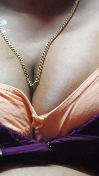 インドのホットガールが若い男性に誘惑される