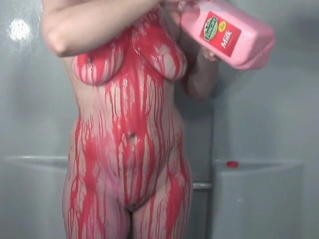 ChickPass Amateurs: Danni covers her curves with syrup
