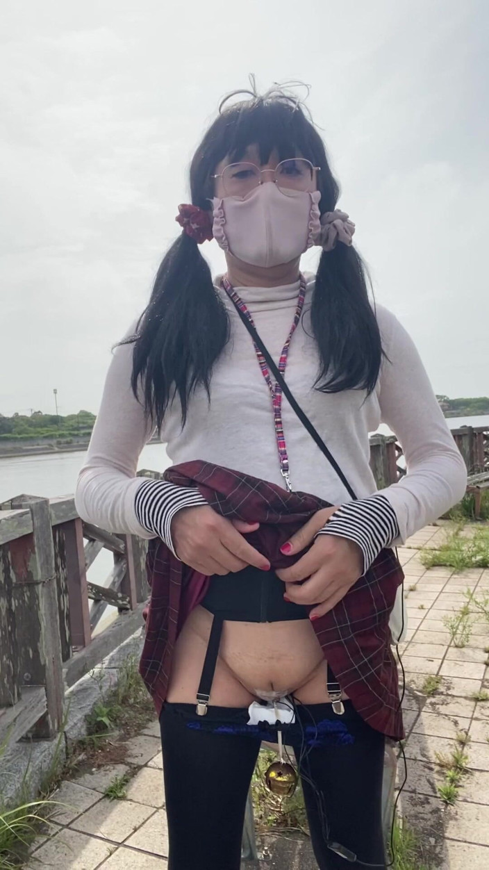 megu2002: No238 パンツ晒し露出散歩