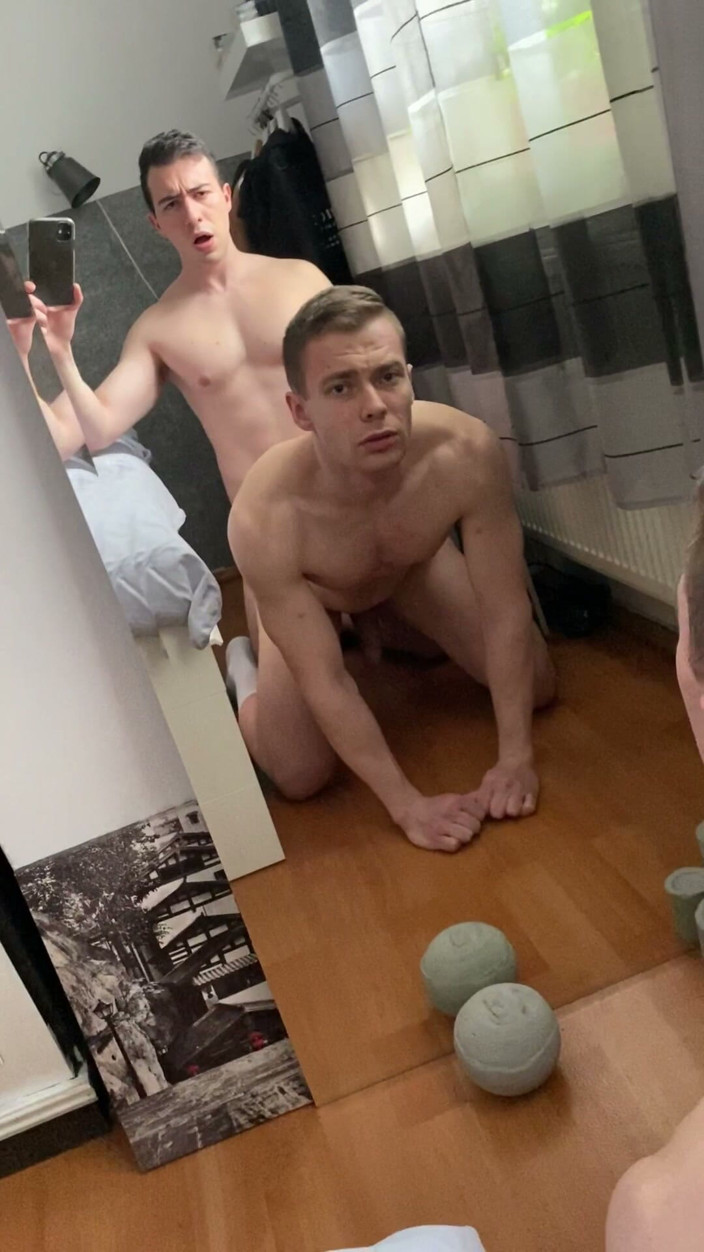 Lucas MBoy: Je baise mon frère musclé devant le miroir
