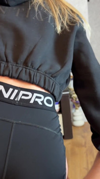 Suchý Humping V Šortkách Nike Pro Před Hlubokým Šukáním Kundičky