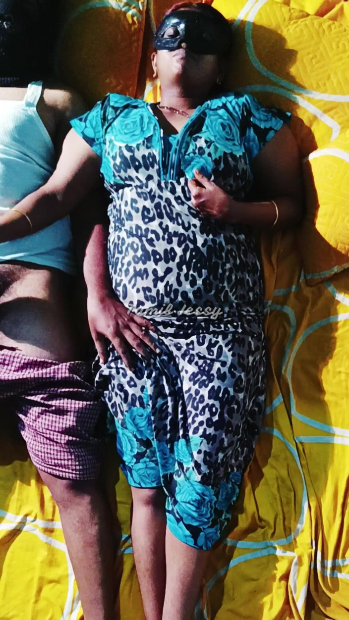 Tamil Jessy: Önce sik beni