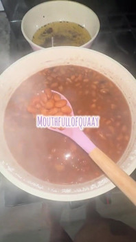 Această femeie mare și frumoasă poate găti