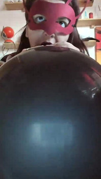 Black Latex Domination: Giant Balloon Inflation and Nicoletta's Sensual Clutch (pov Looning & Cigolii)
