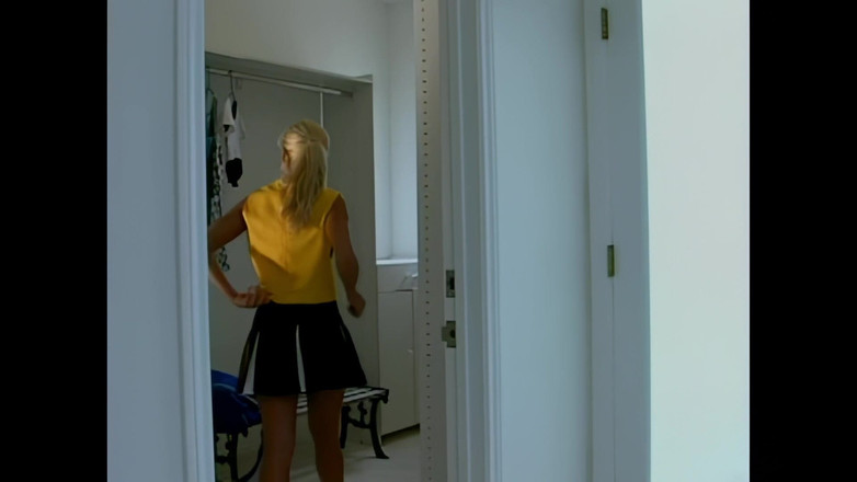 Bewitched!: Gairah Lesbian Panas Di Kamar Mandi Untuk Shay Dan Samantha