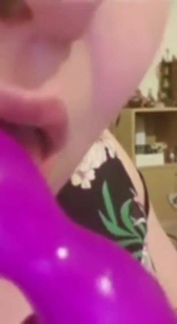 Real homemade BBW BBC porn: YoungEnglishBBW - Squeezing my boobs sucking my hard nipples
