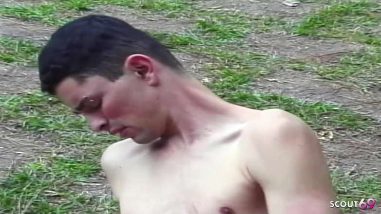 Shemale TS Collection: O transsexuală sexy se fute cu un băiat slab în aer...