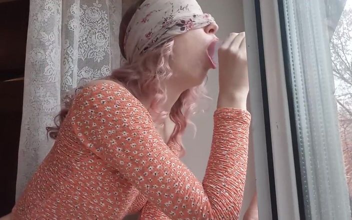 Lina Moore: Đút sâu vào họng con cu to béo của tôi