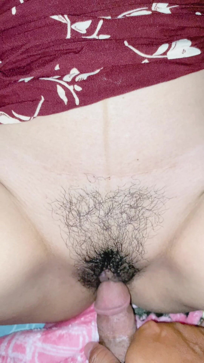Bella Ivanka: 털이 무성한 보지 섹스
