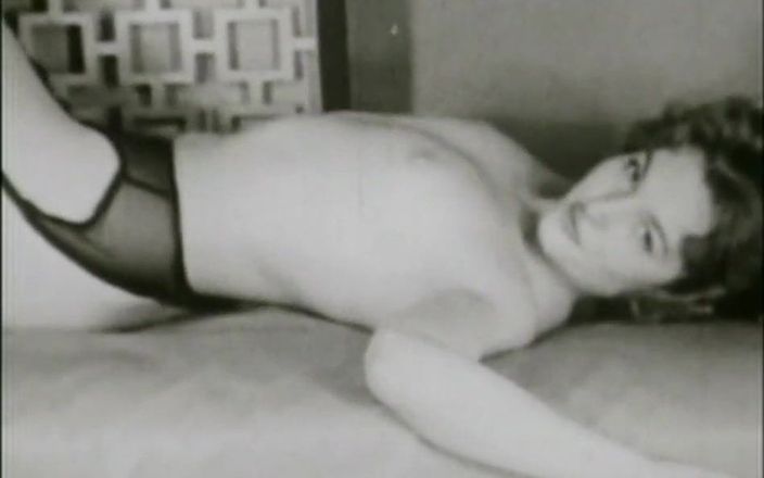 Vintage megastore: Antika iç çamaşırlı büyük götlü striptizci