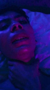 Magic c che masturba il suo grosso cazzo di twink si traduce in un sacco di presborra e carichi di sperma