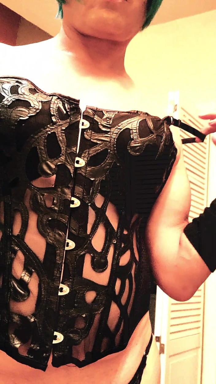 kandiKane: Heiß &amp;sexy mit Sissy-Schlampe kandi in ihrem Korsett und Seidenhöschen PMV