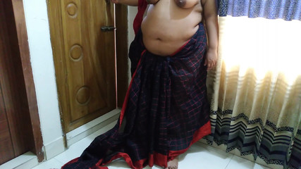 Aria Mia: 18letý chlapec vstoupí do učitelského pokoje a šuká madam, zatímco ona...