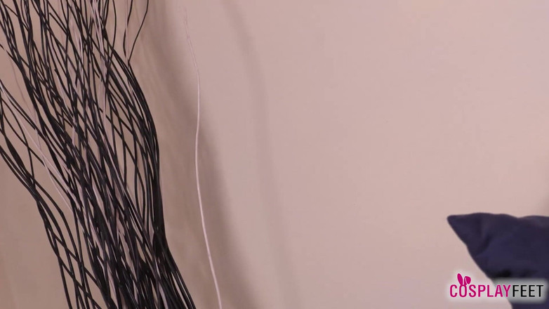 Feet & Cosplay: अल्ट्रा-सेक्सी फ्रेंच नौकरानी कॉस्प्ले पोशाक में सुपर-हॉट नेब्रास्का