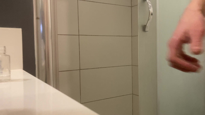 Risky Hairy Couple: Tante seksi ditelanjangi dan dientot di kamar mandi