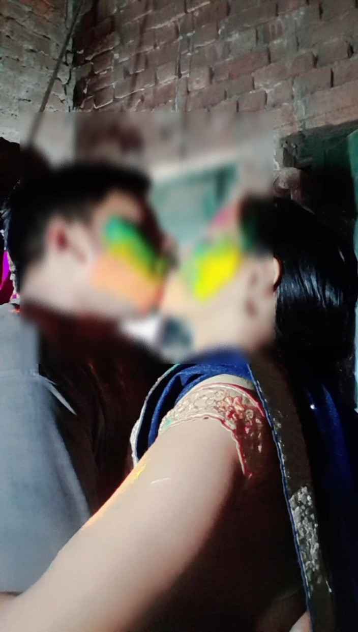 Renudbf: Секс индийской деревенской девственницы Holi, вирусные ММС