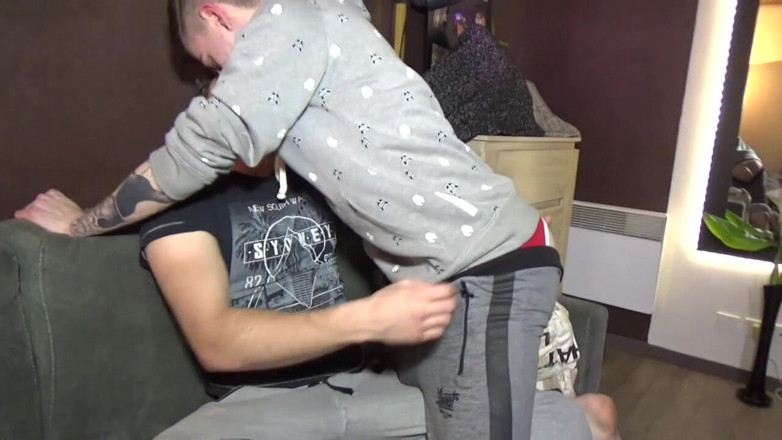 French Twinks Amator videos: Si cewek kembar jerome james ngentot sama cowok striaght perancis...