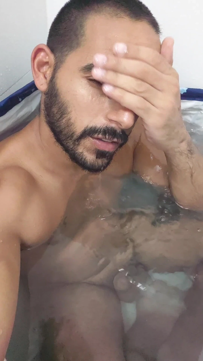 Grayalpha: Cum in the Bath