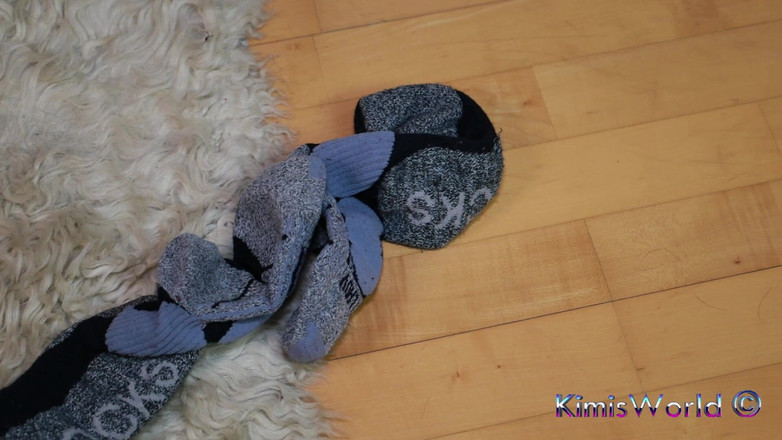 KimisWorld: Bold &amp;unik: kaus kaki ski berkeringat, sepatu kenetik &amp; celana jins hitam...