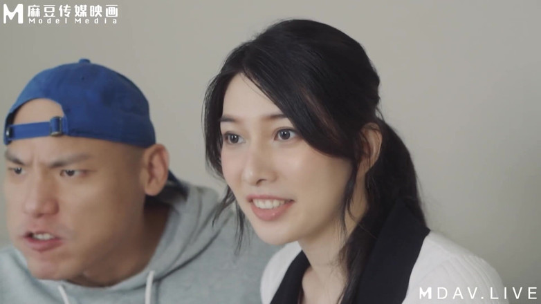 ModelMedia Asia: MD-0263 Entrevista de apoio à irmã real com seios lindos