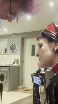 การตรวจสอบสายรัดควยของน้องสาวต่างมารดา Ruby ทรมานด้วยน็อตและ vibrator จนท่วม