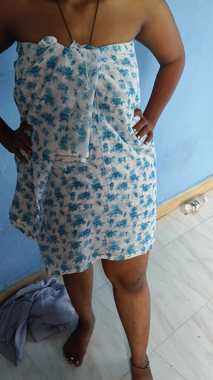 Tamil lesbian: Khoe bộ ngực nóng bỏng