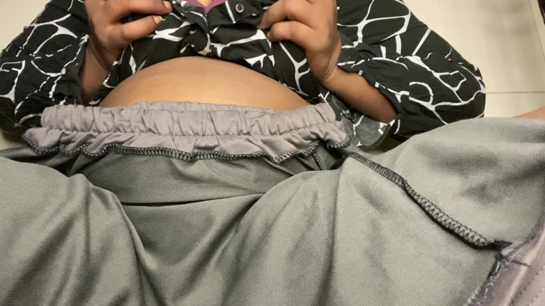 Angoori: Ragazza indiana si sditalina la figa e le tette mostra...