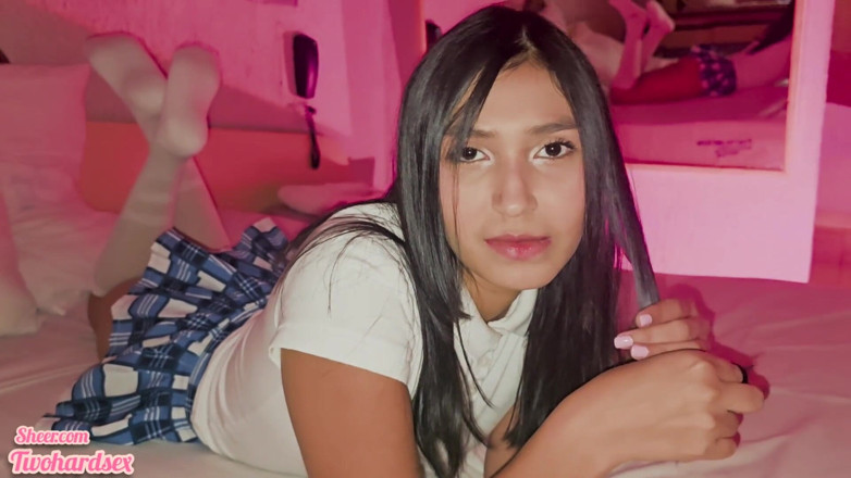 Teen sex 66: Una hermanastra de chica recibe una super corrida dentro de...