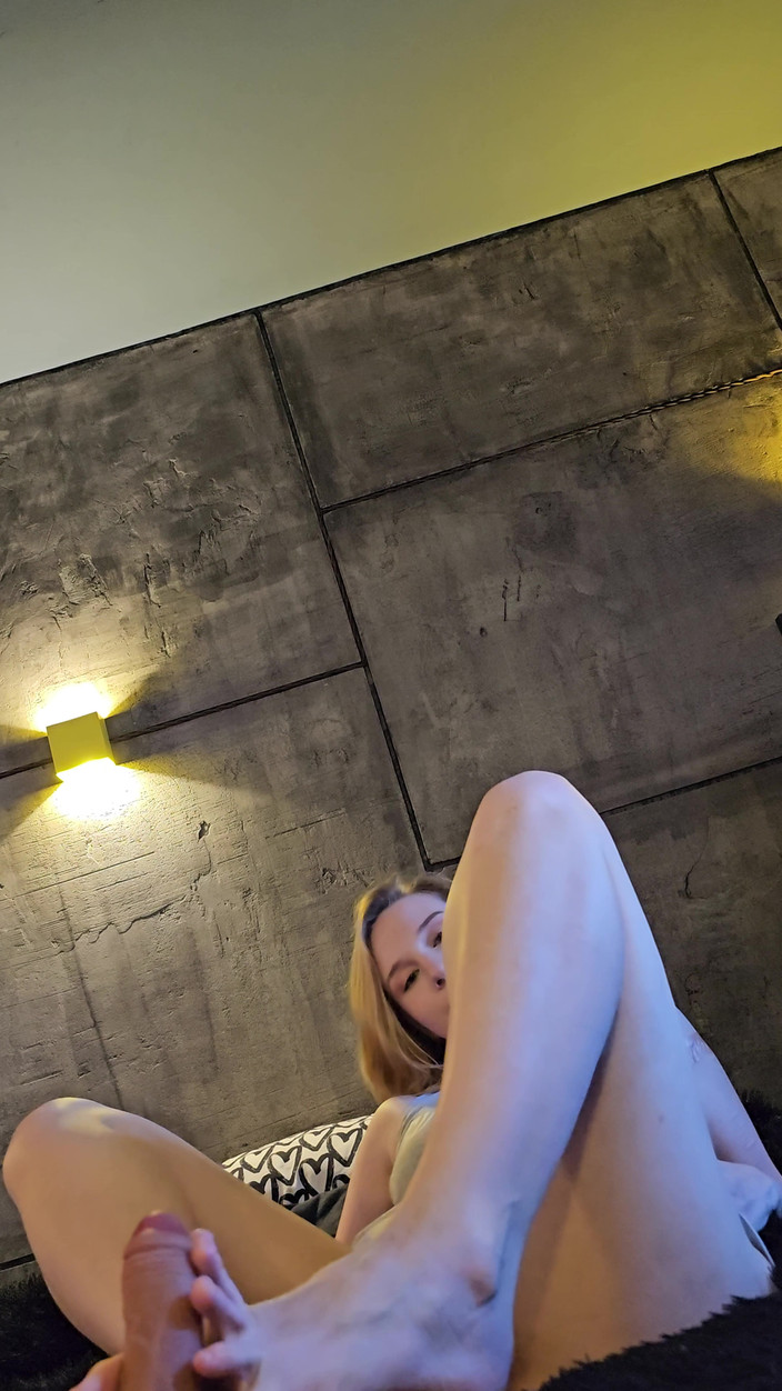 Alice Klay: Alice klay si mahasiswi pelajar ini pakai kakinya untuk bikin...