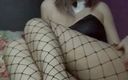 WhoreHouse: バニーコスチューム、裸の猫とvape