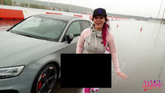 Aische Pervers: Caliente chupando polla en el baño