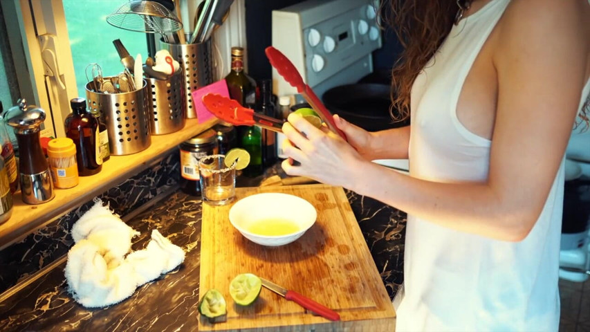 Lemon Juice Vs. Lemon Squeezer (Piper Blush) Lemon Juice Vs. Lemon Squeezer (Piper Blush)