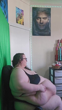 Side on Belly Goddess SSBBW Ladybrads