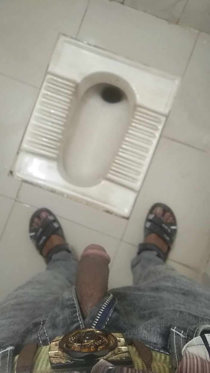 Viral_tiktokar: I Went to the Office Bathroom and Beat Myself up